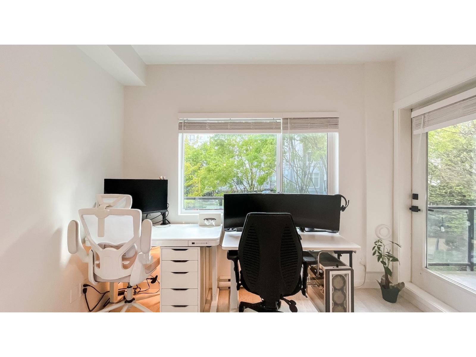 215 13733 107a Avenue, Surrey, British Columbia  V3T 0B7 - Photo 6 - R3113571