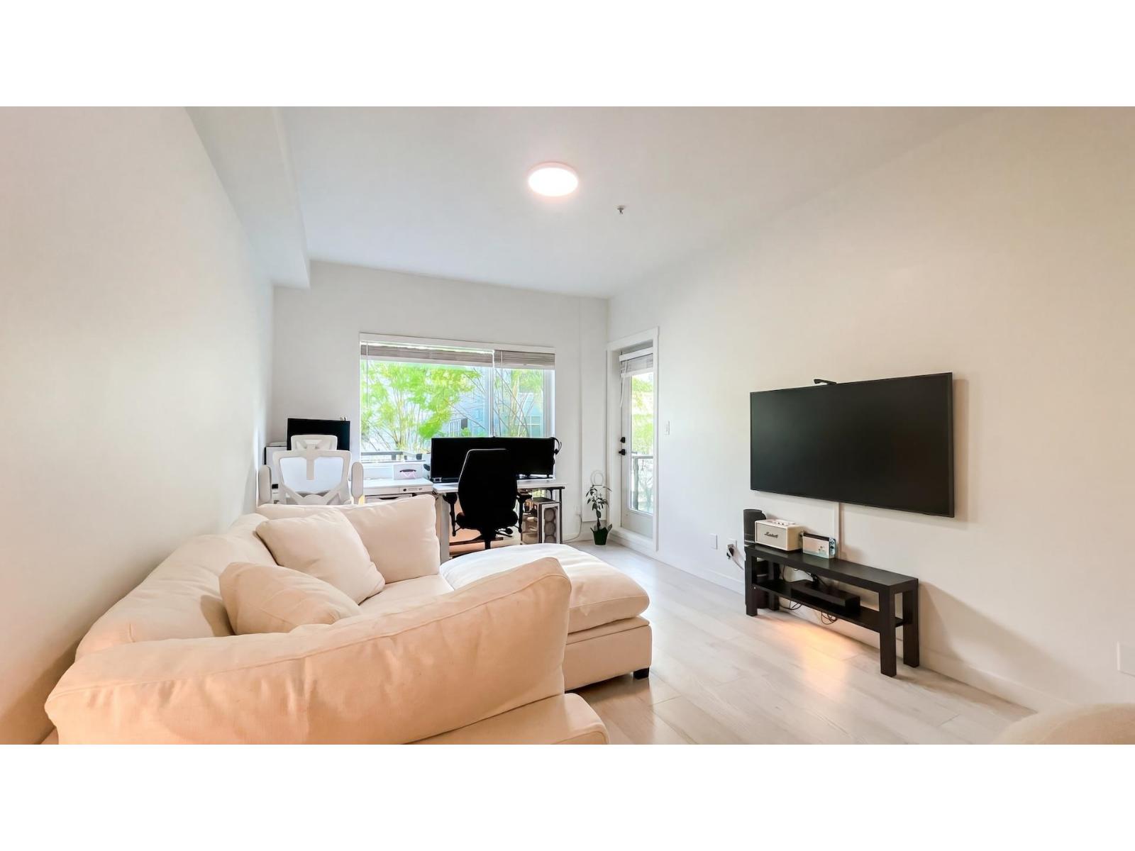 215 13733 107a Avenue, Surrey, British Columbia  V3T 0B7 - Photo 4 - R3113571