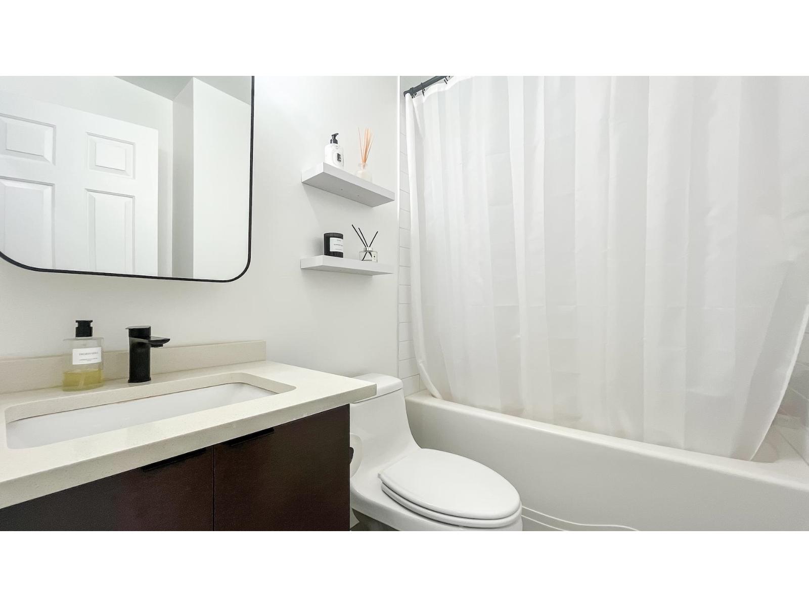 215 13733 107a Avenue, Surrey, British Columbia  V3T 0B7 - Photo 14 - R3113571