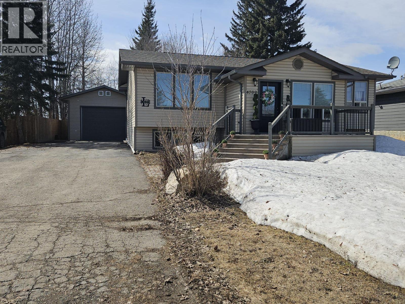 4709 45 Street NE, Chetwynd, British Columbia  V0C 1J0 - Photo 3 - 10380185