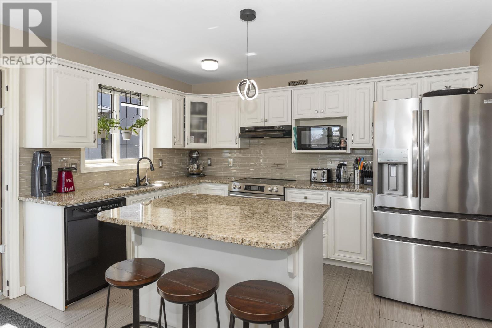 211 Linden Ct, Thunder Bay, Ontario  P7B 6R6 - Photo 2 - TB2600751