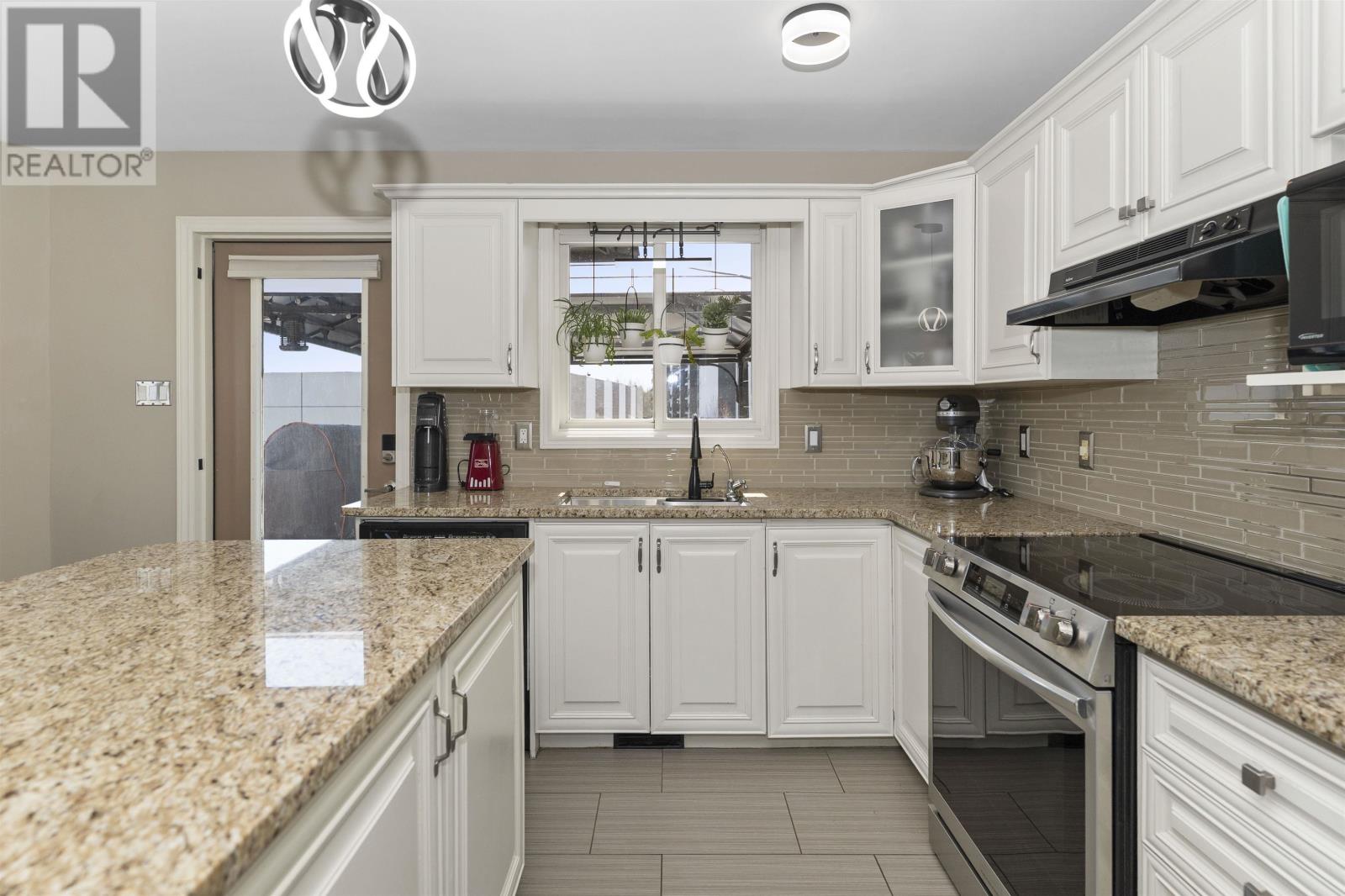 211 Linden Ct, Thunder Bay, Ontario  P7B 6R6 - Photo 5 - TB2600751