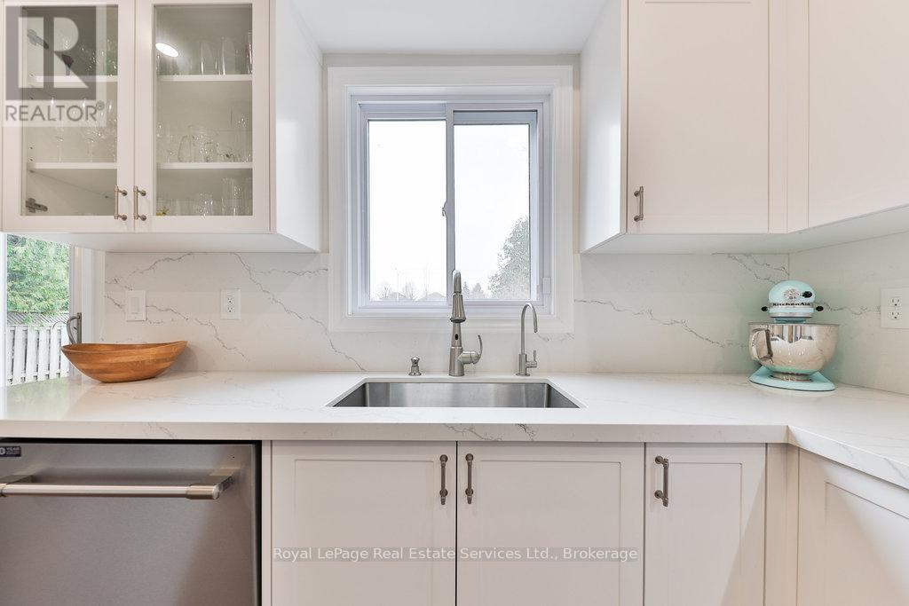 1531 Stoneybrook Trail, Oakville, Ontario  L6M 2R4 - Photo 10 - W13022096