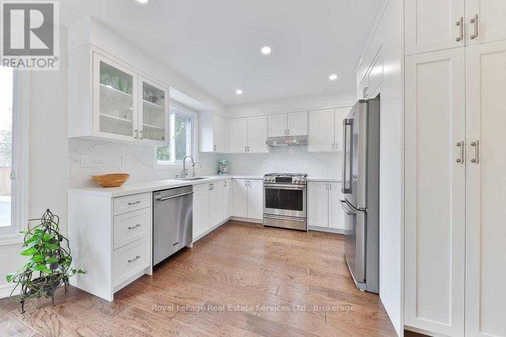 1531 Stoneybrook Trail, Oakville, Ontario  L6M 2R4 - Photo 8 - W13022096