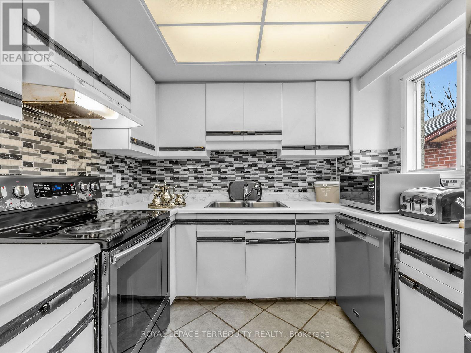 1854 Brookshire Square, Pickering, Ontario  L1V 5E9 - Photo 15 - E12967006