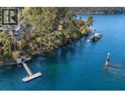 10040 WESCAN ROAD, Halfmoon Bay, British Columbia