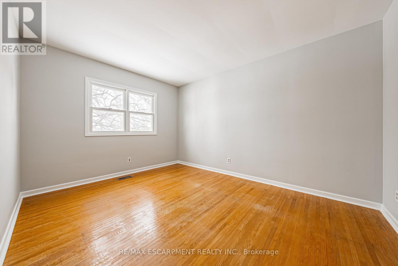 646 Alder Street W, Haldimand, Ontario  N1A 1S5 - Photo 13 - X12798032