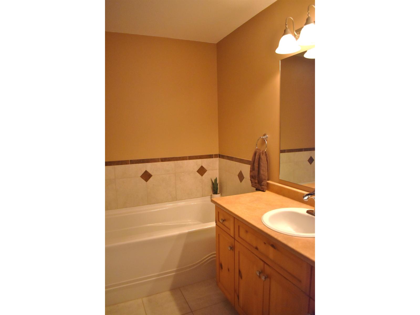 32997 Desbrisay Avenue, Mission, British Columbia  V2V 7R6 - Photo 13 - R3087635