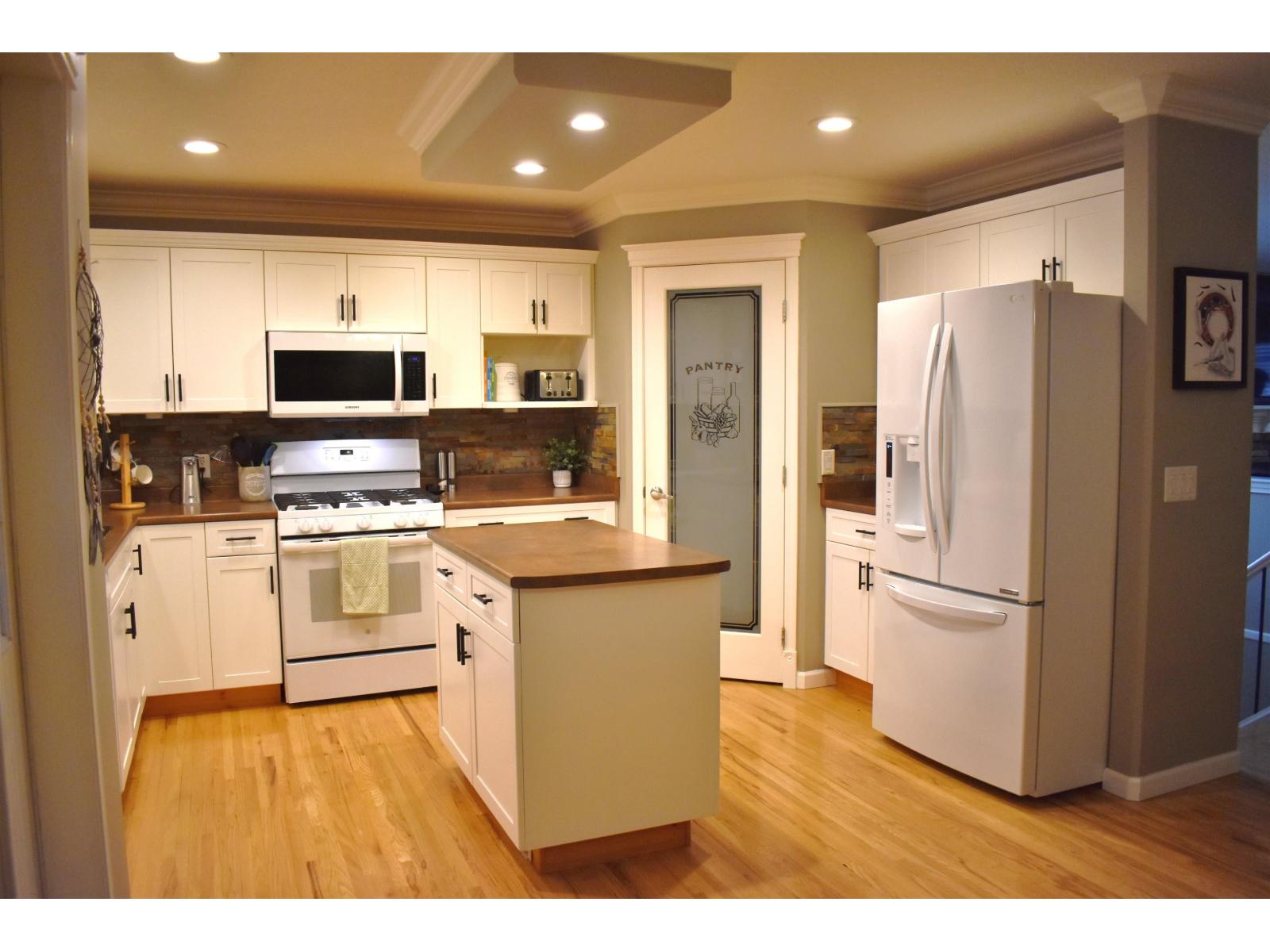 32997 Desbrisay Avenue, Mission, British Columbia  V2V 7R6 - Photo 3 - R3087635