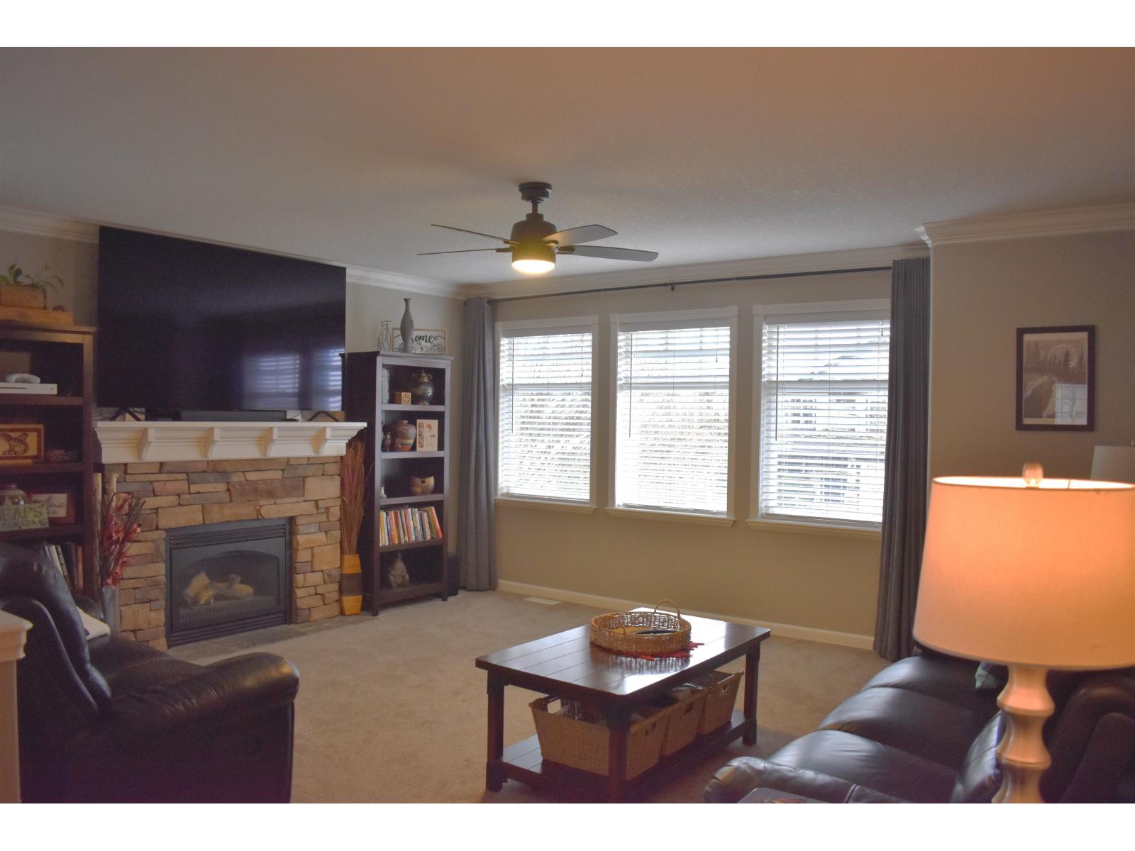 32997 Desbrisay Avenue, Mission, British Columbia  V2V 7R6 - Photo 8 - R3087635