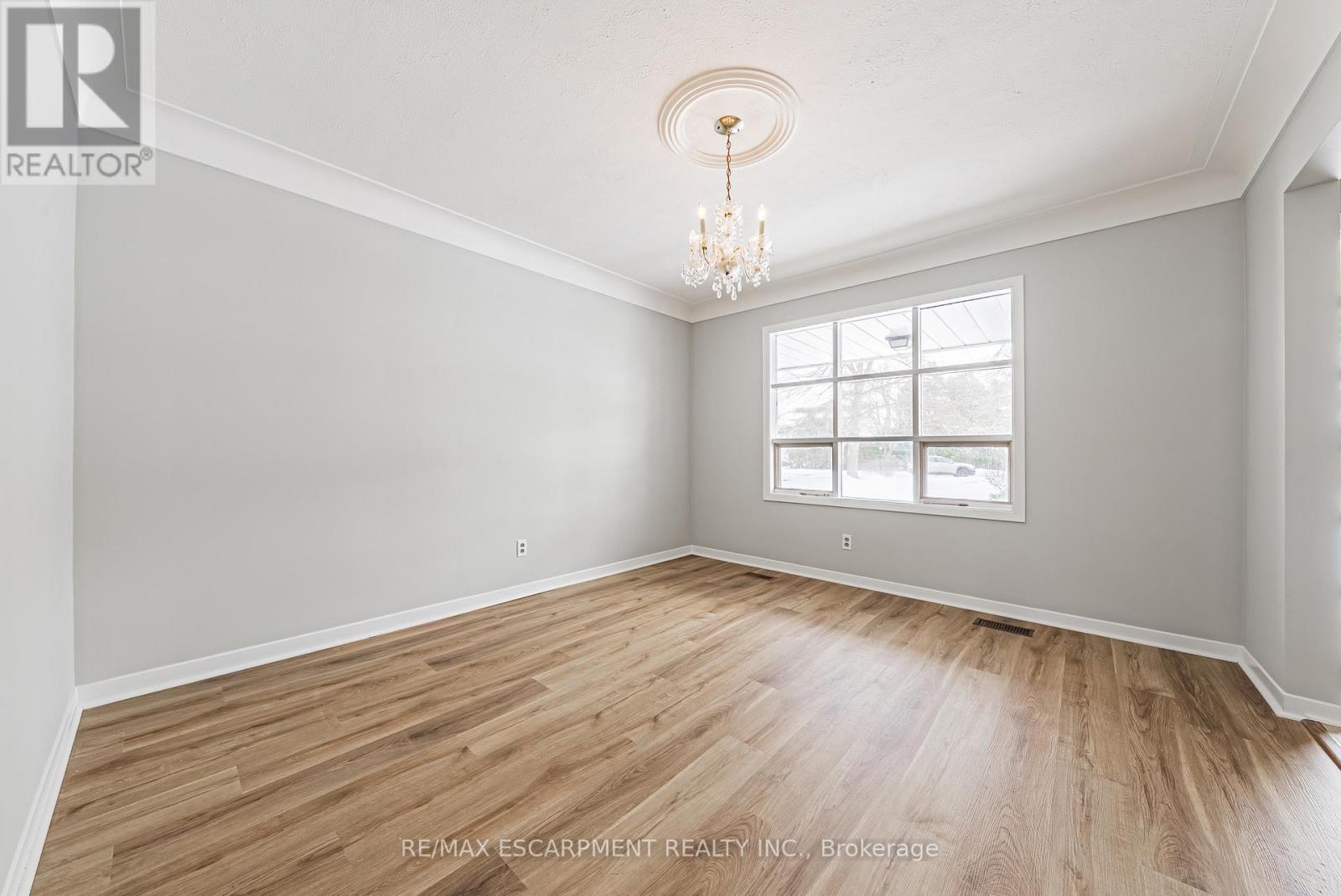 646 Alder Street W, Haldimand, Ontario  N1A 1S5 - Photo 9 - X12798032