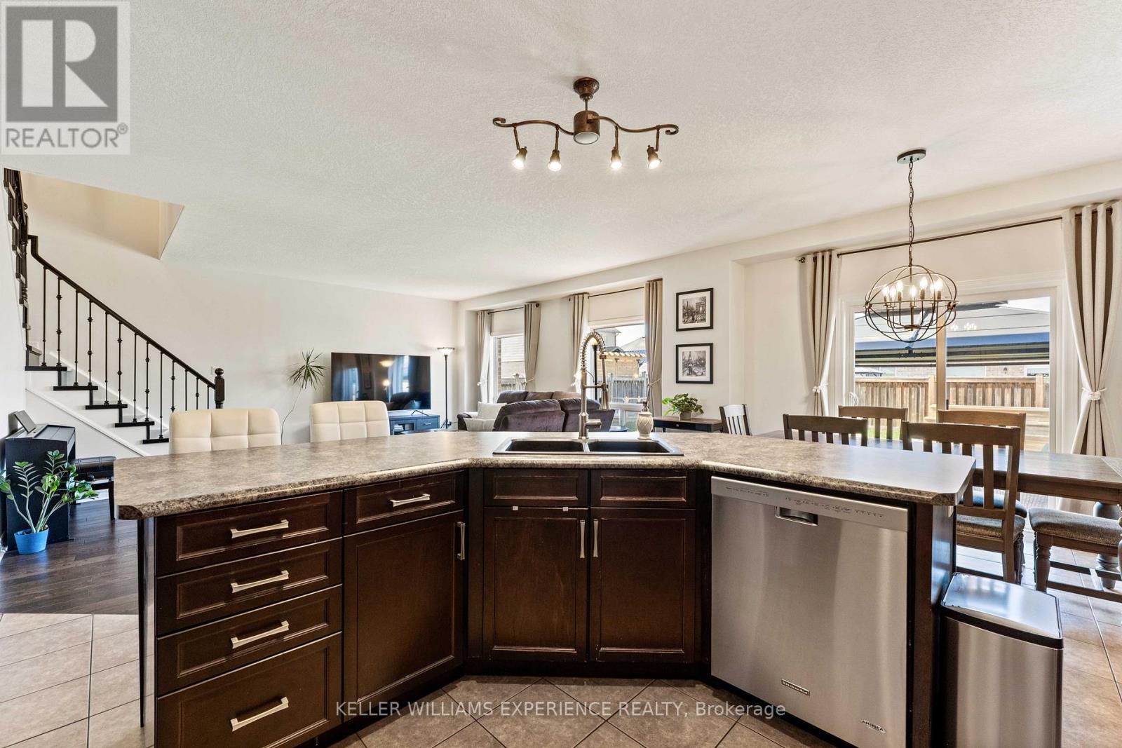 154 Arnold Crescent, Essa, Ontario  L3W 0R1 - Photo 10 - N13022246