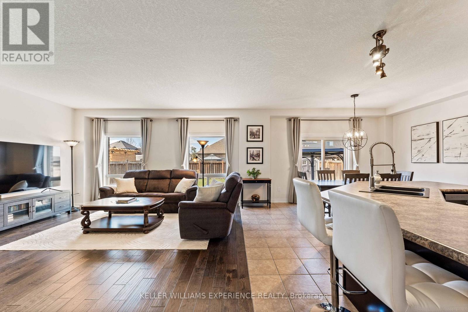 154 Arnold Crescent, Essa, Ontario  L3W 0R1 - Photo 6 - N13022246