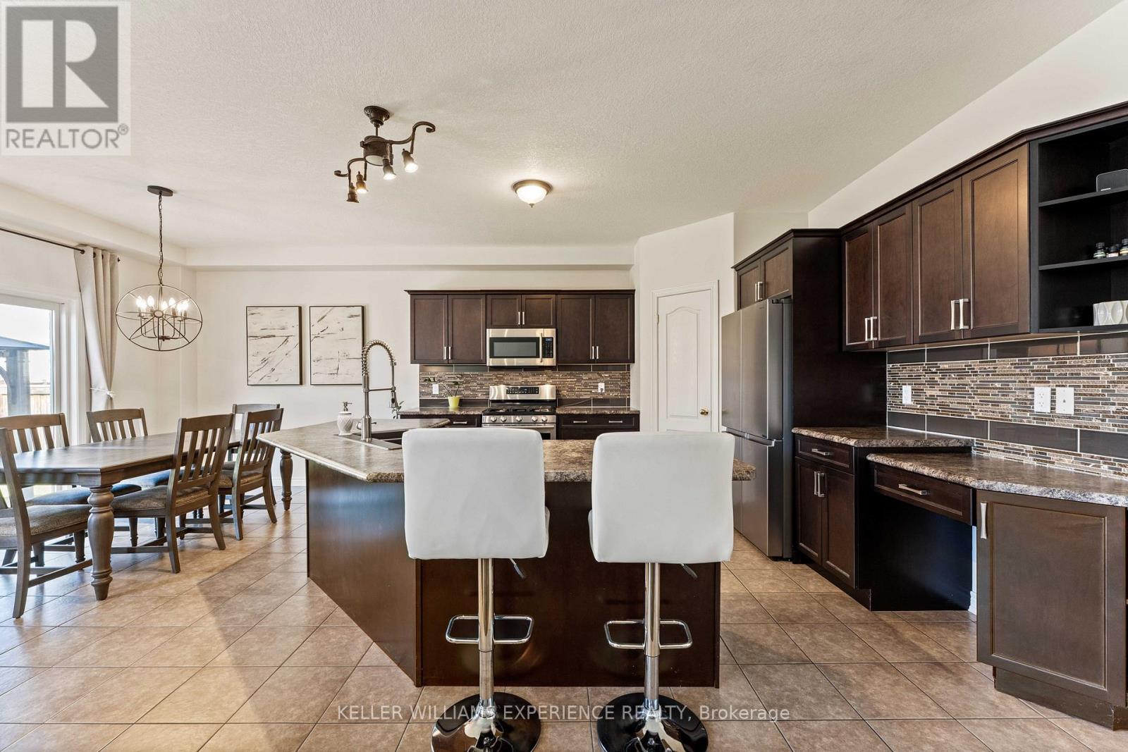 154 Arnold Crescent, Essa, Ontario  L3W 0R1 - Photo 7 - N13022246