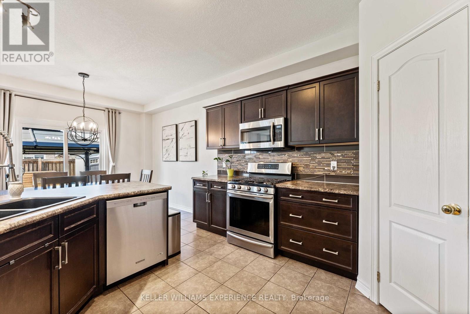 154 Arnold Crescent, Essa, Ontario  L3W 0R1 - Photo 9 - N13022246