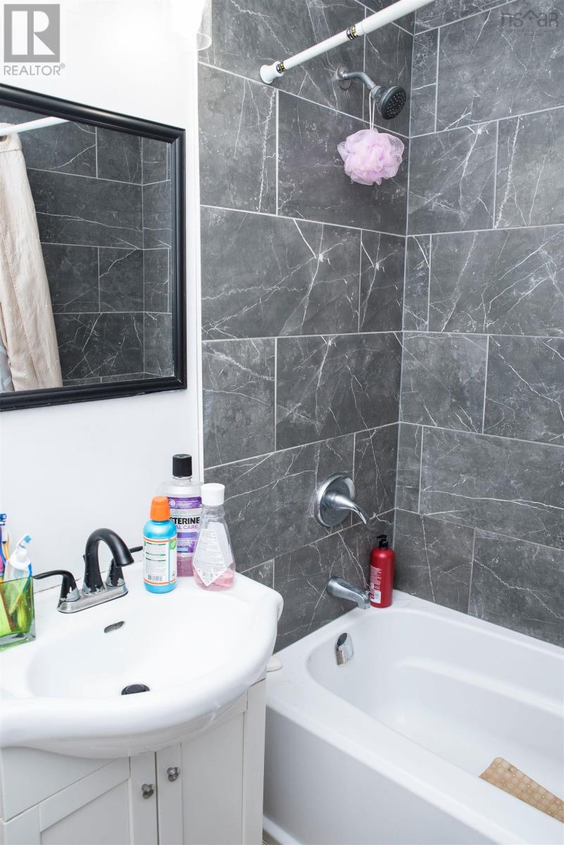 12 Lynch, Sydney River, Nova Scotia  B1S 1V2 - Photo 22 - 202600442