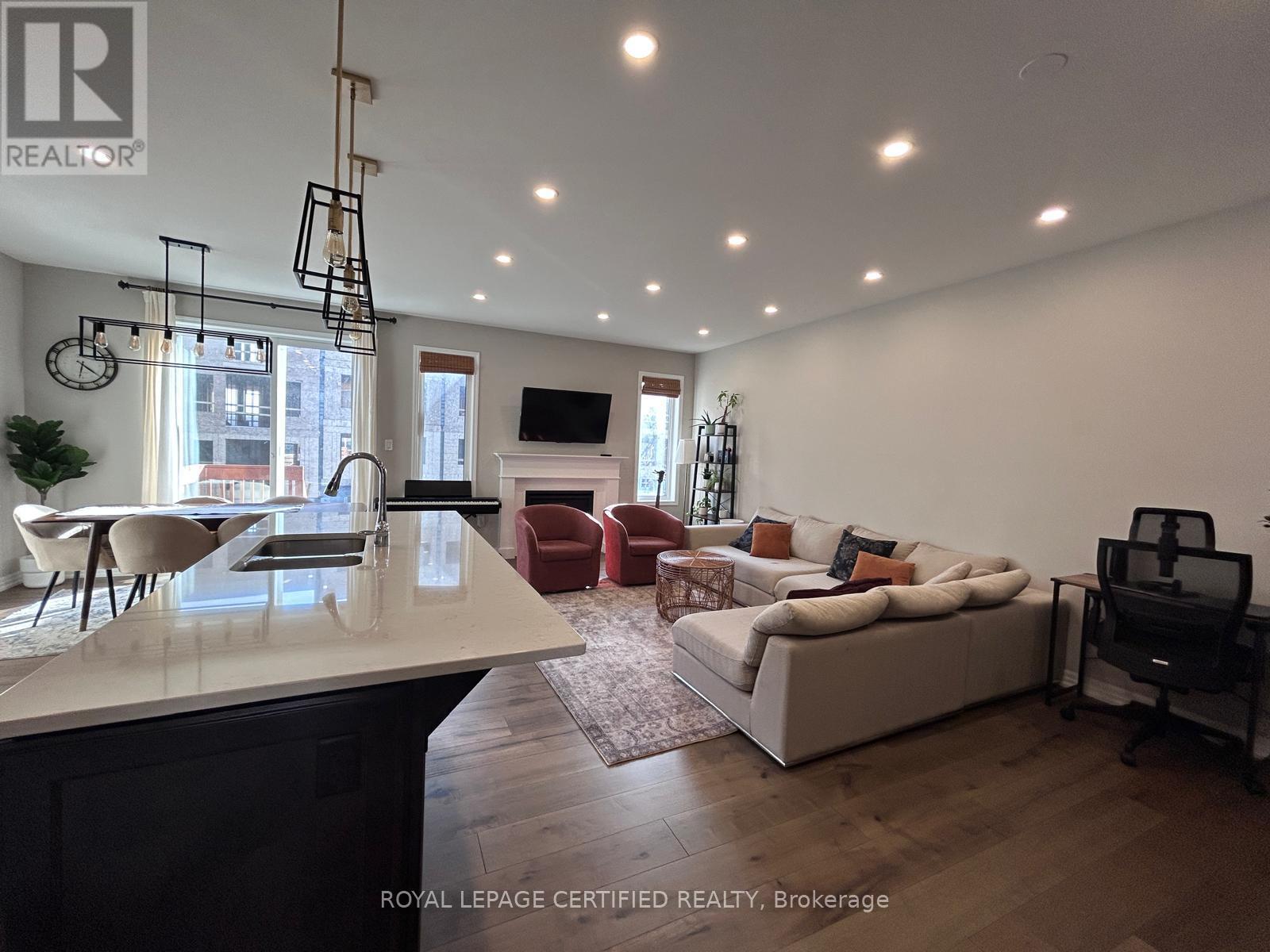 3492 Vernon Powell Drive, Oakville, Ontario  L6H 0X8 - Photo 7 - W13022050