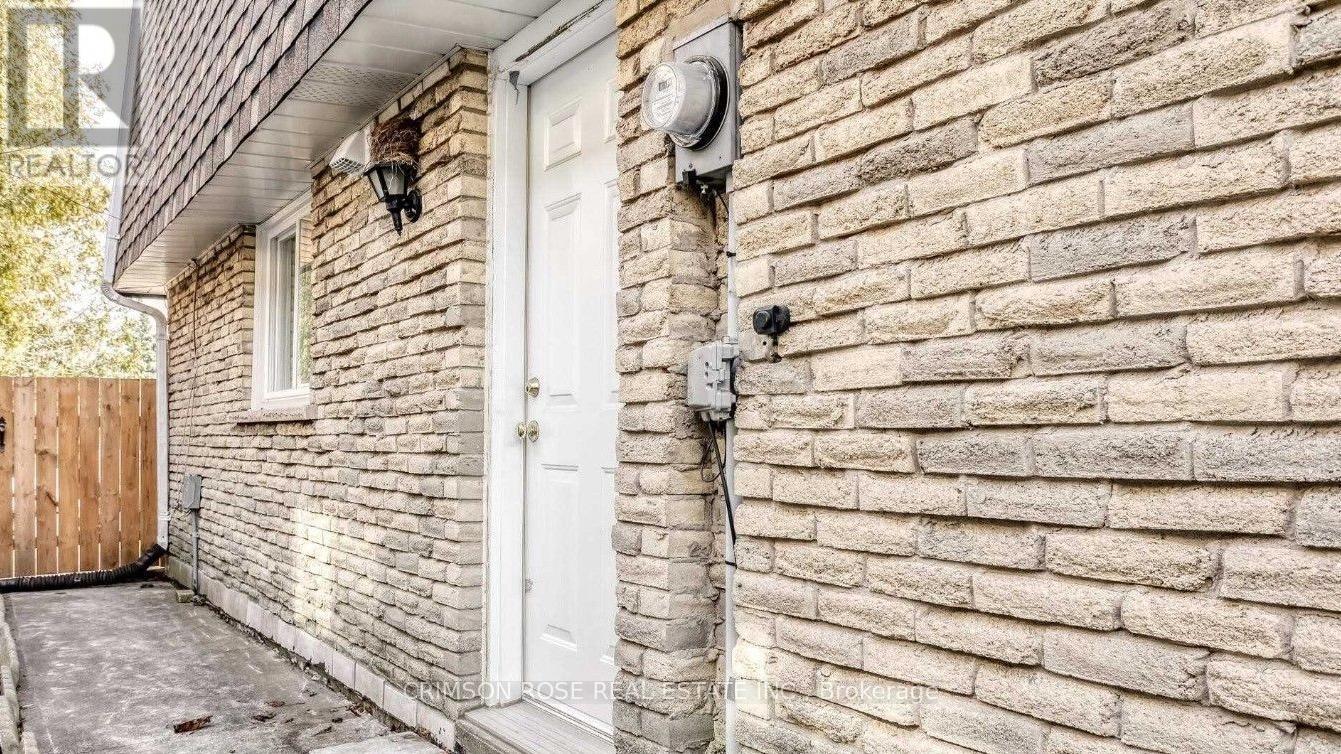 Main Fl - 30 Orsett Street, Oakville, Ontario  L6H 2N9 - Photo 3 - W13022052