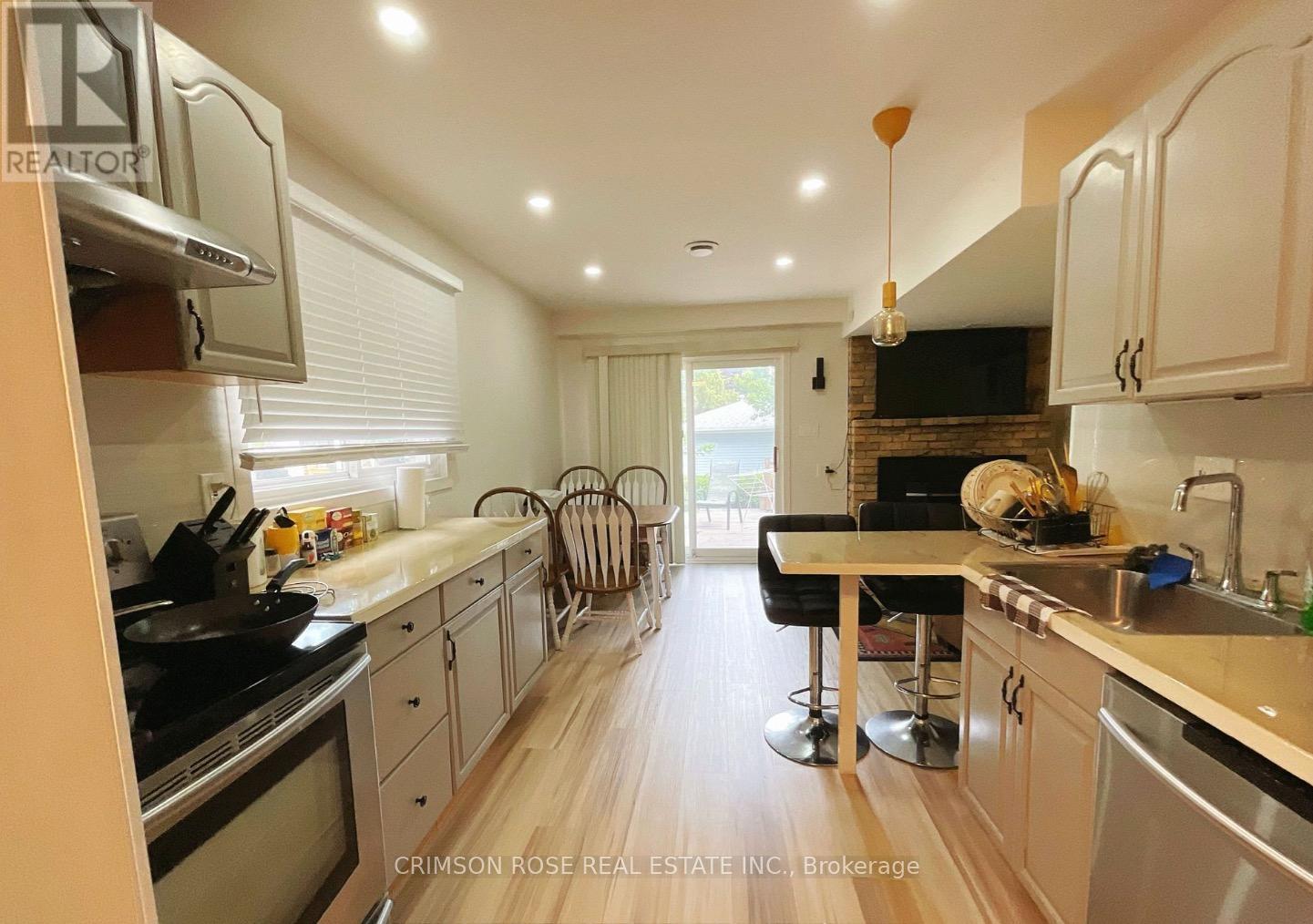 Main Fl - 30 Orsett Street, Oakville, Ontario  L6H 2N9 - Photo 5 - W13022052