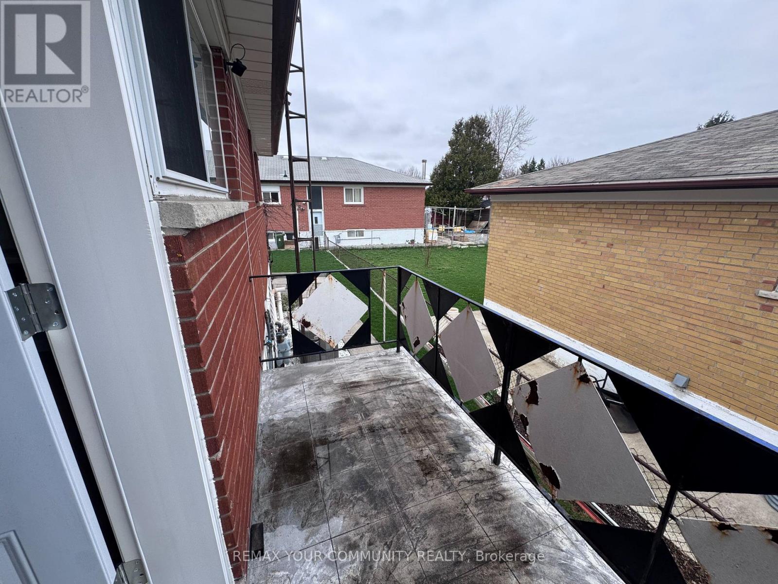 Upper - 300 Driftwood Avenue, Toronto, Ontario  M3N 2P1 - Photo 14 - W13022110