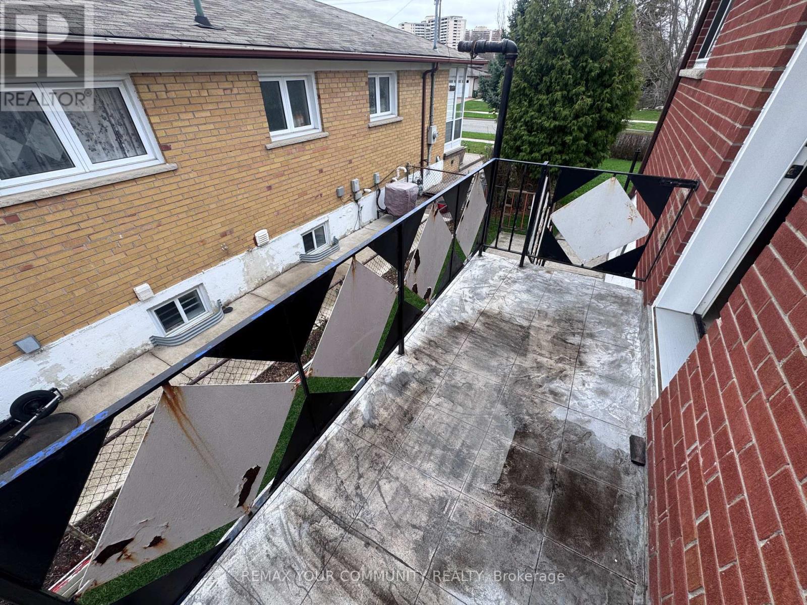 Upper - 300 Driftwood Avenue, Toronto, Ontario  M3N 2P1 - Photo 15 - W13022110