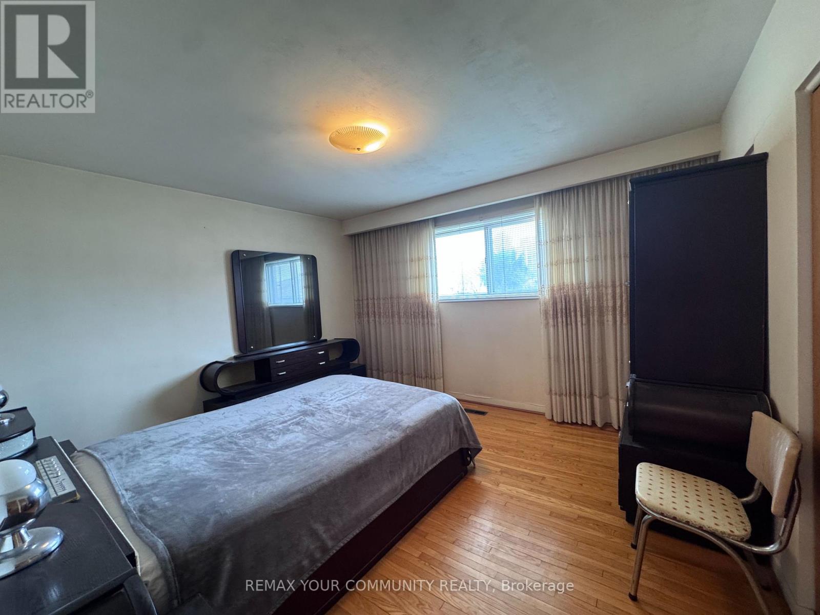 Upper - 300 Driftwood Avenue, Toronto, Ontario  M3N 2P1 - Photo 19 - W13022110