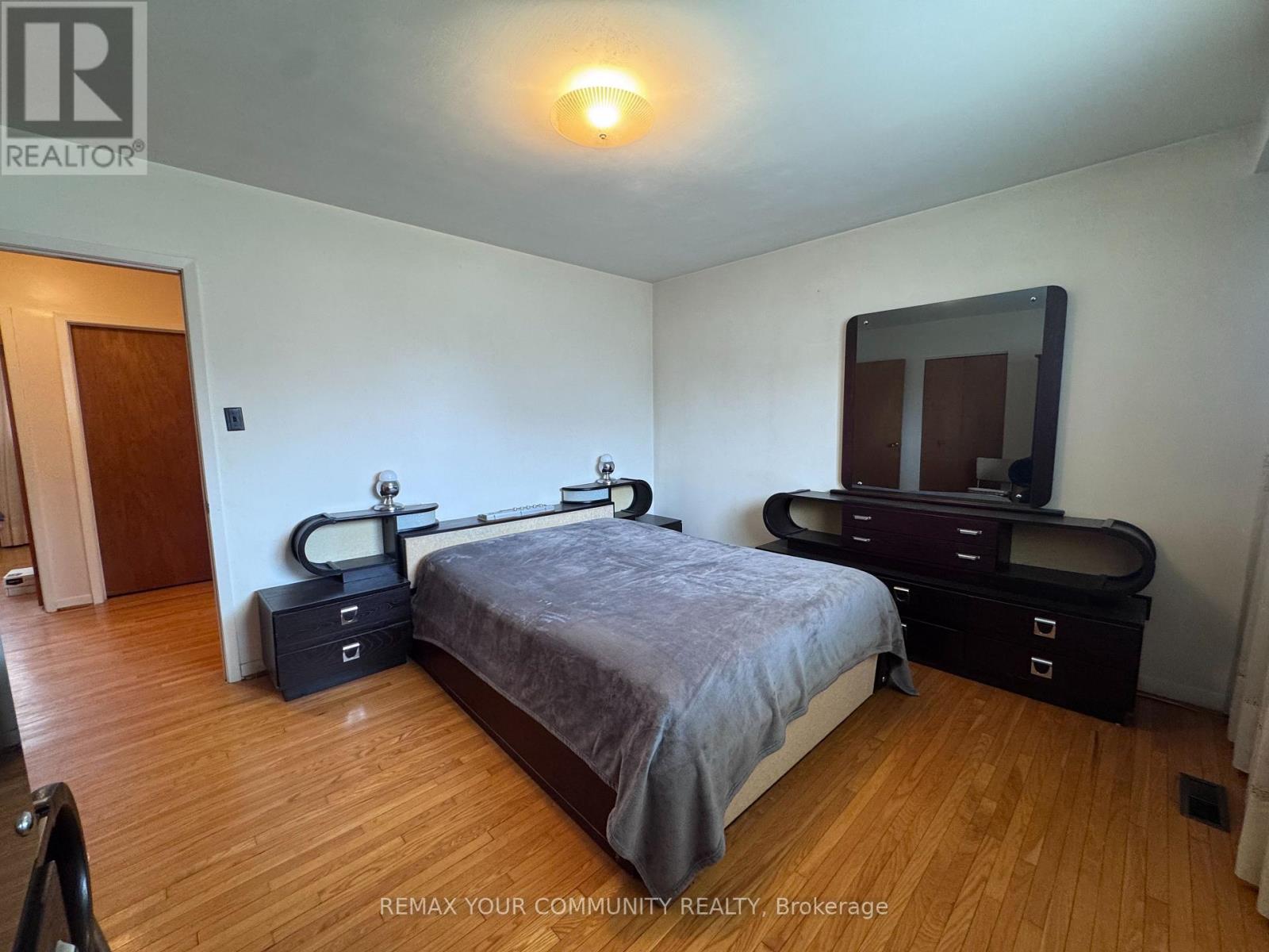 Upper - 300 Driftwood Avenue, Toronto, Ontario  M3N 2P1 - Photo 20 - W13022110