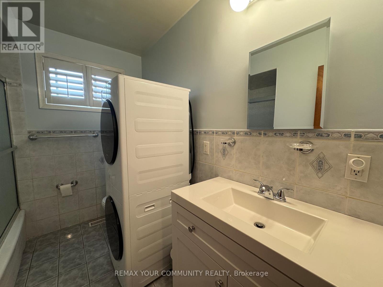 Upper - 300 Driftwood Avenue, Toronto, Ontario  M3N 2P1 - Photo 22 - W13022110