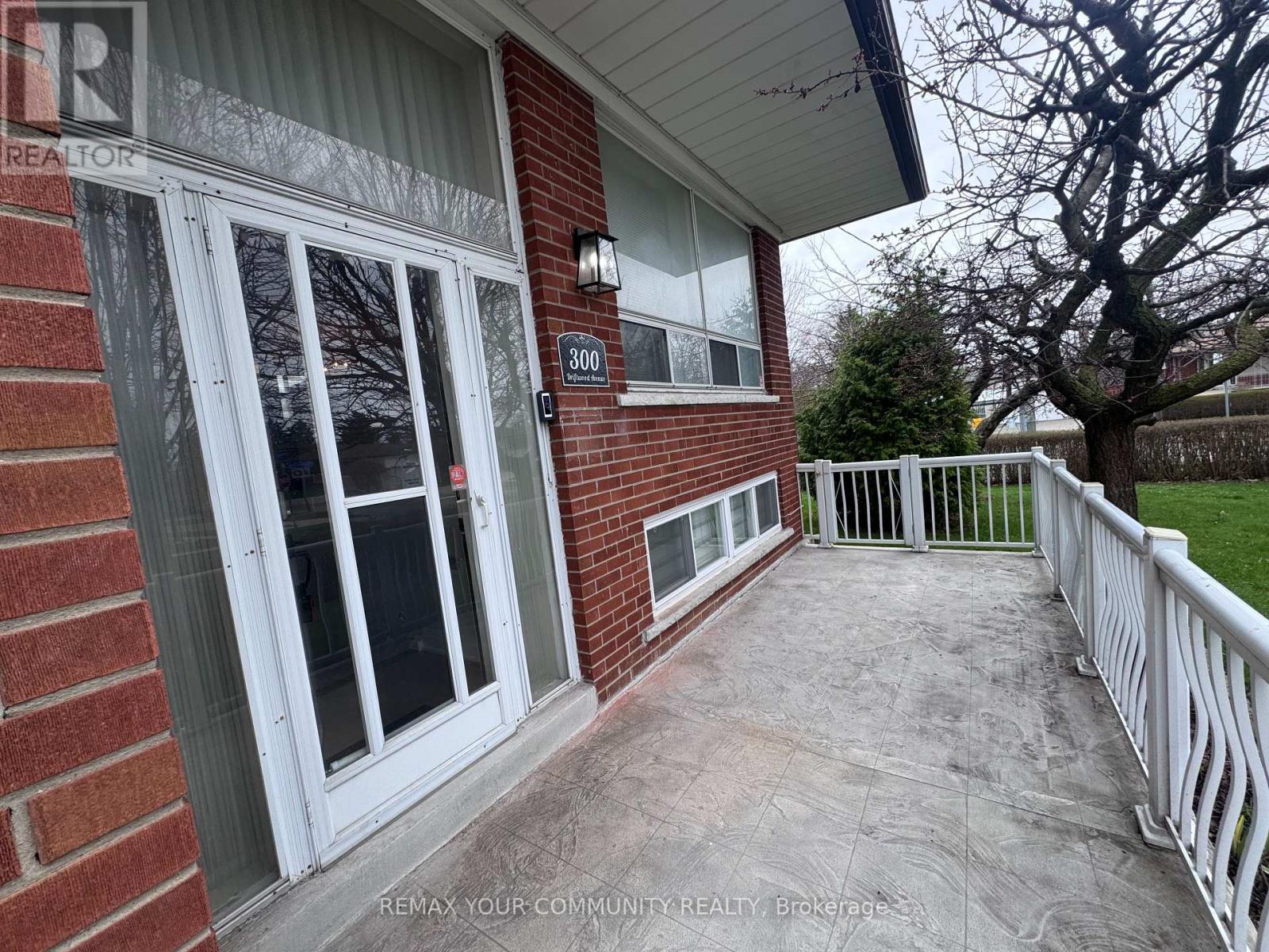 Upper - 300 Driftwood Avenue, Toronto, Ontario  M3N 2P1 - Photo 3 - W13022110
