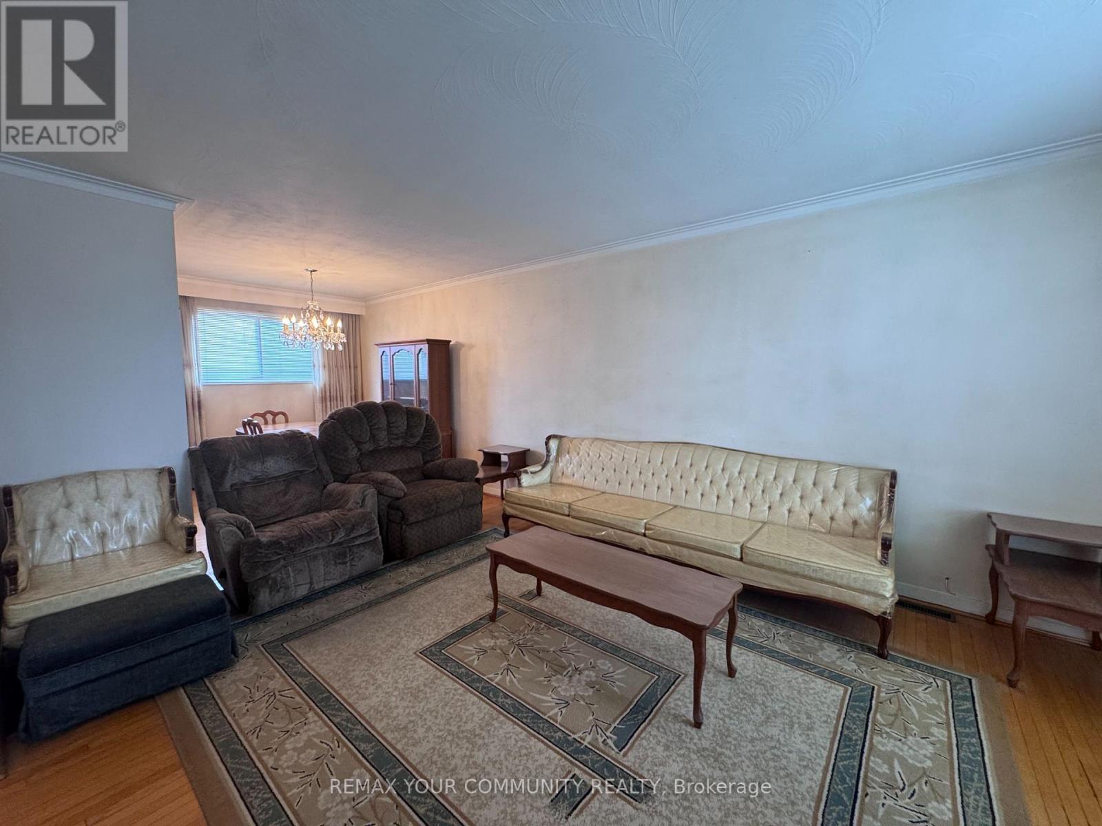 Upper - 300 Driftwood Avenue, Toronto, Ontario  M3N 2P1 - Photo 7 - W13022110