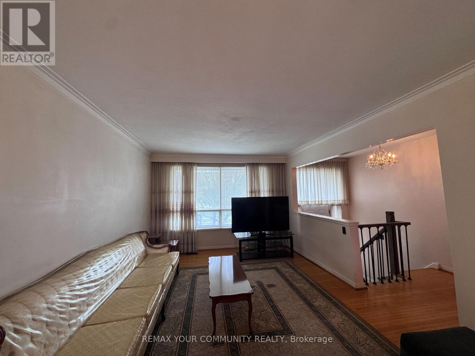 Upper - 300 Driftwood Avenue, Toronto, Ontario  M3N 2P1 - Photo 8 - W13022110