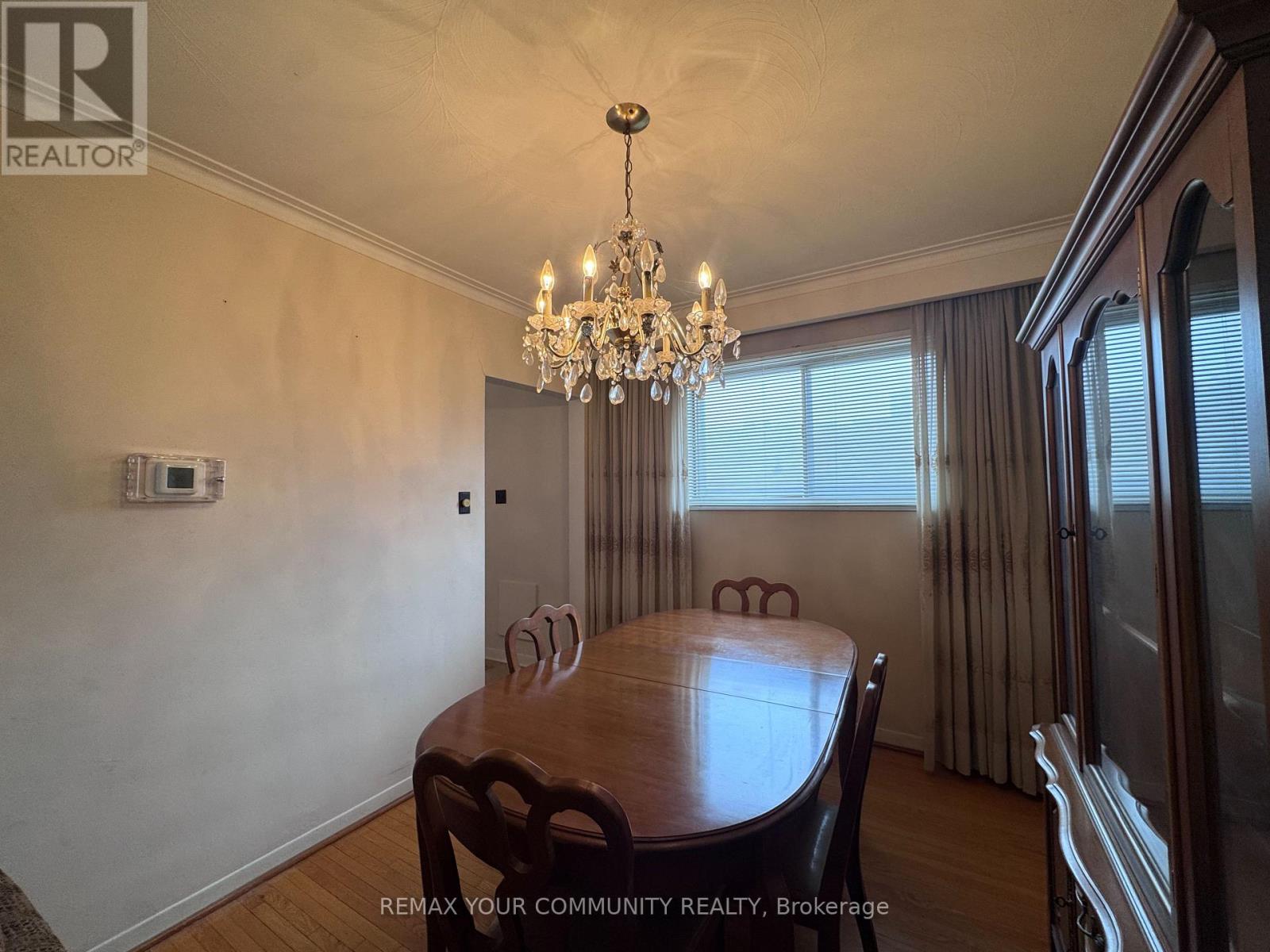 Upper - 300 Driftwood Avenue, Toronto, Ontario  M3N 2P1 - Photo 9 - W13022110