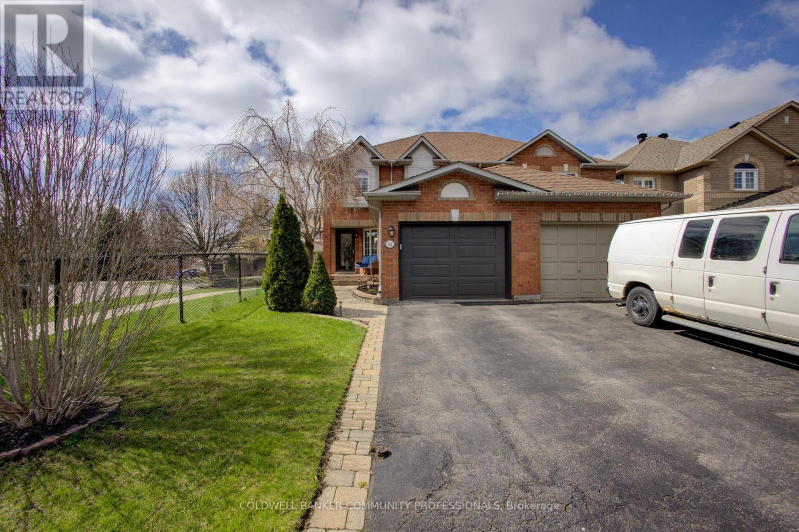 32 Mcclure Court, Halton Hills, Ontario  L7G 5X6 - Photo 2 - W13022146