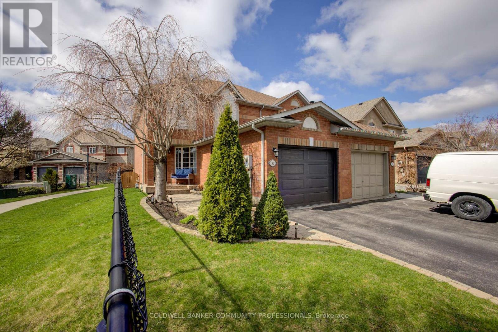 32 Mcclure Court, Halton Hills, Ontario  L7G 5X6 - Photo 3 - W13022146