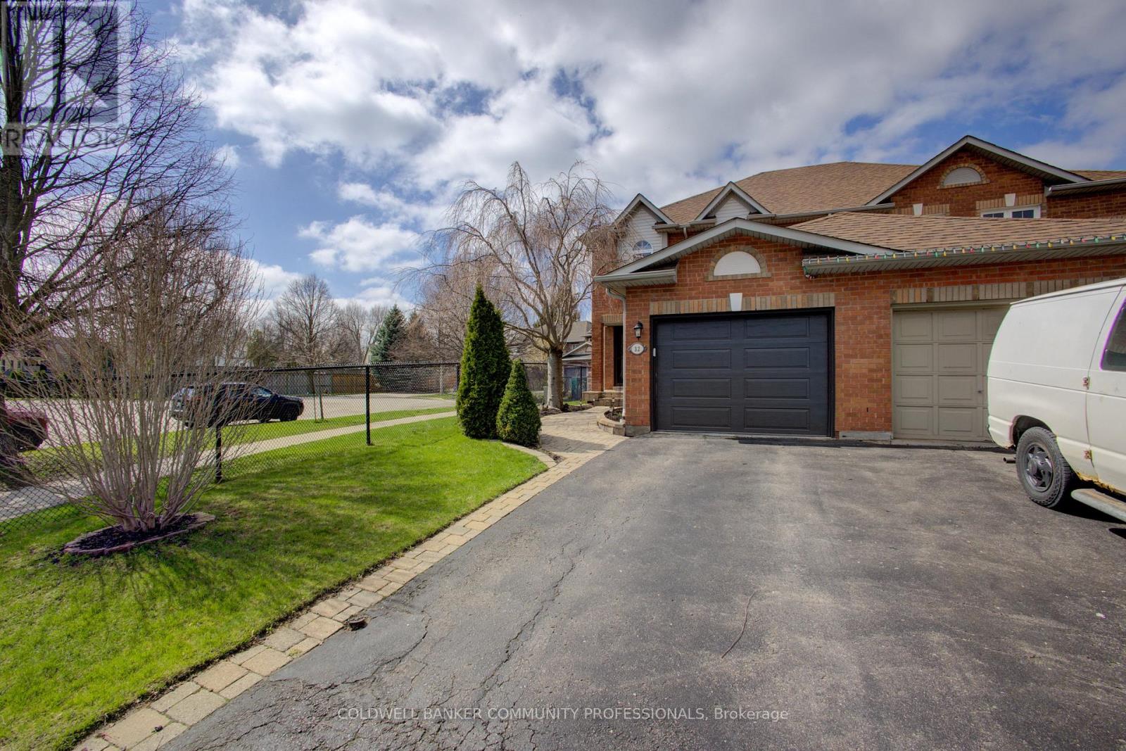 32 Mcclure Court, Halton Hills, Ontario  L7G 5X6 - Photo 4 - W13022146