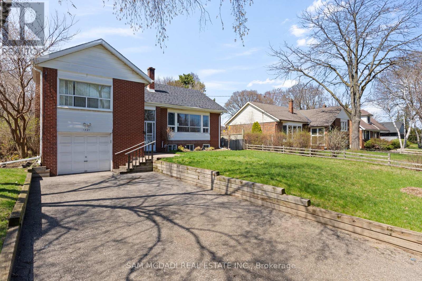 1821 Christopher Road, Mississauga, Ontario  L5J 2K7 - Photo 2 - W13022162