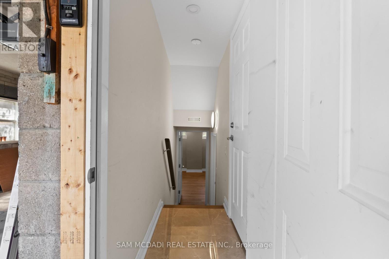 1821 Christopher Road, Mississauga, Ontario  L5J 2K7 - Photo 3 - W13022162