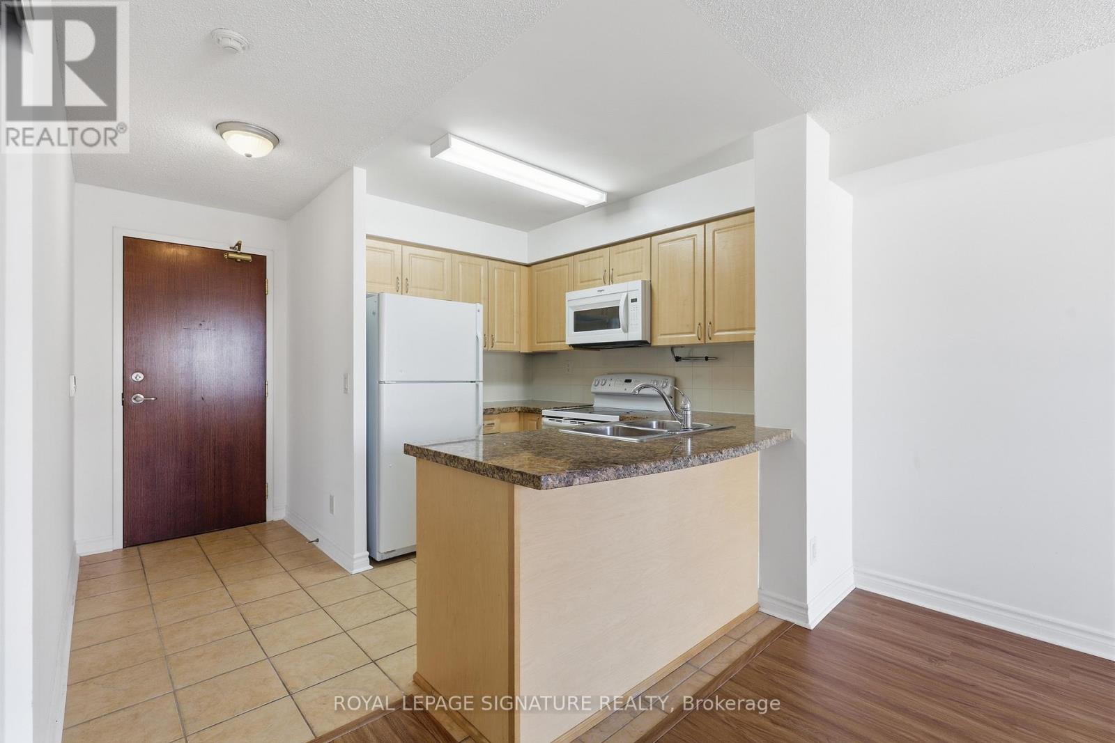 2109 - 5 Michael Power Place, Toronto, Ontario  M9A 0A3 - Photo 2 - W13022204