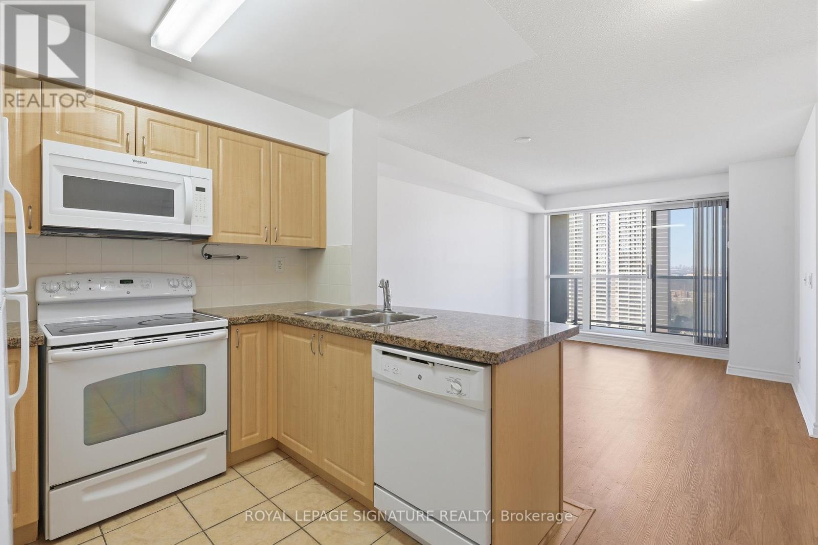 2109 - 5 Michael Power Place, Toronto, Ontario  M9A 0A3 - Photo 3 - W13022204