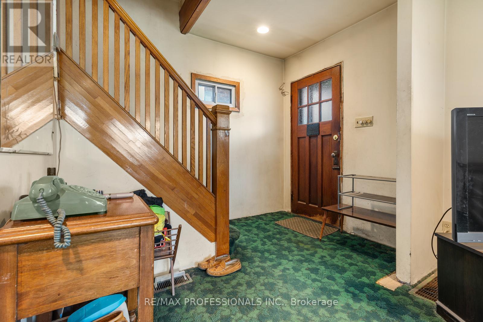 16 Cliff Street, Toronto, Ontario  M6N 4L6 - Photo 3 - W13022230