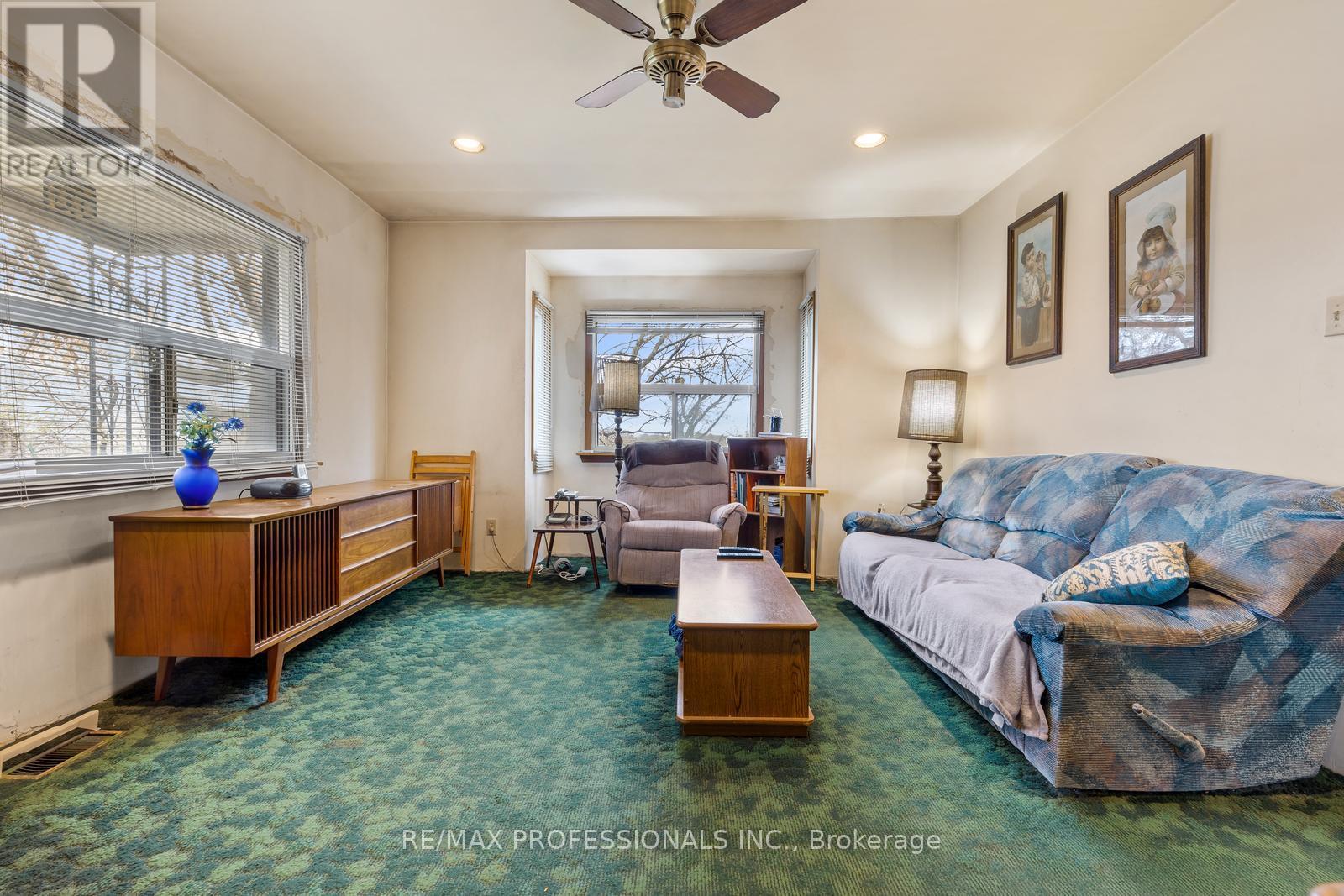 16 Cliff Street, Toronto, Ontario  M6N 4L6 - Photo 4 - W13022230