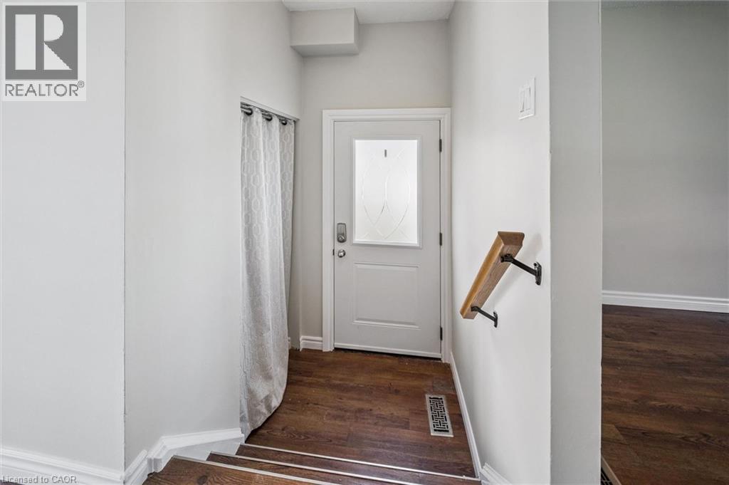 252 The Country Way, Kitchener, Ontario  N2E 2P9 - Photo 3 - 40807574