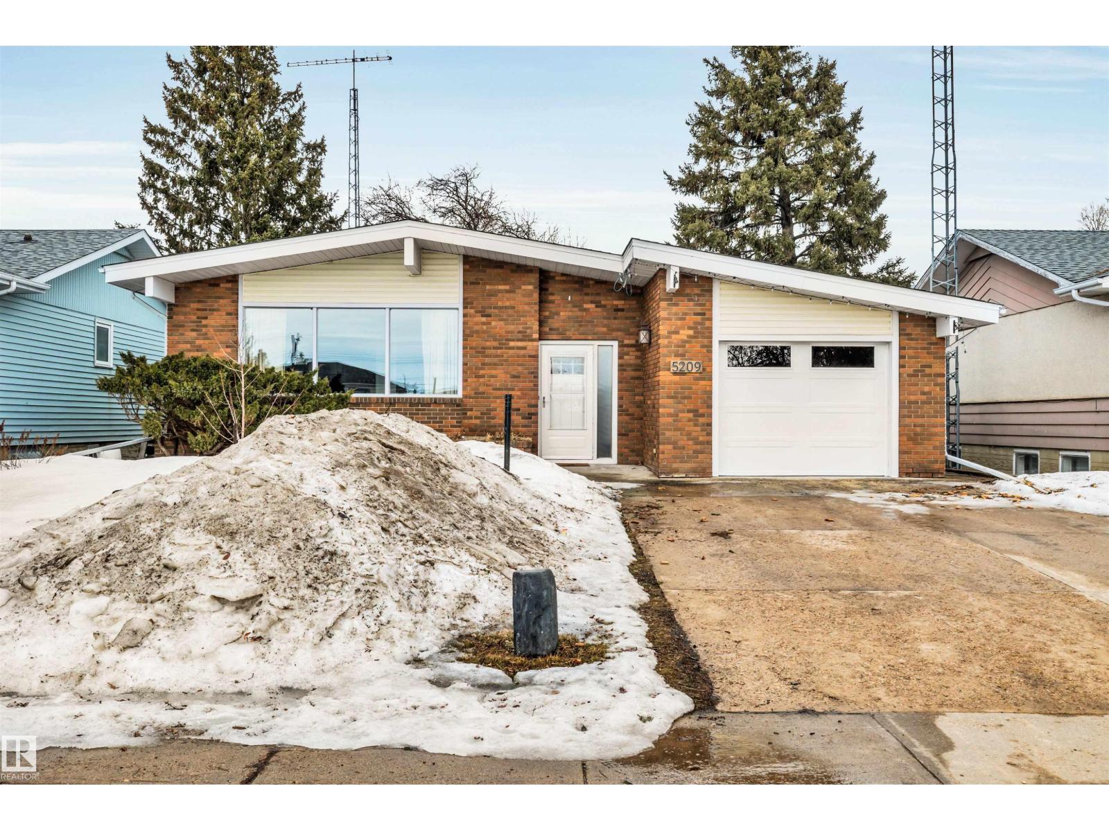 5209 45 AV, vegreville, Alberta