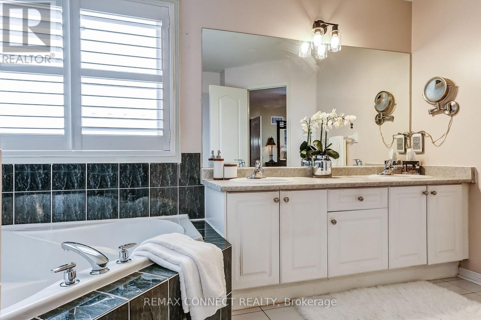 15 Brownridge Place, Whitby, Ontario  L1P 1W3 - Photo 25 - E12878842