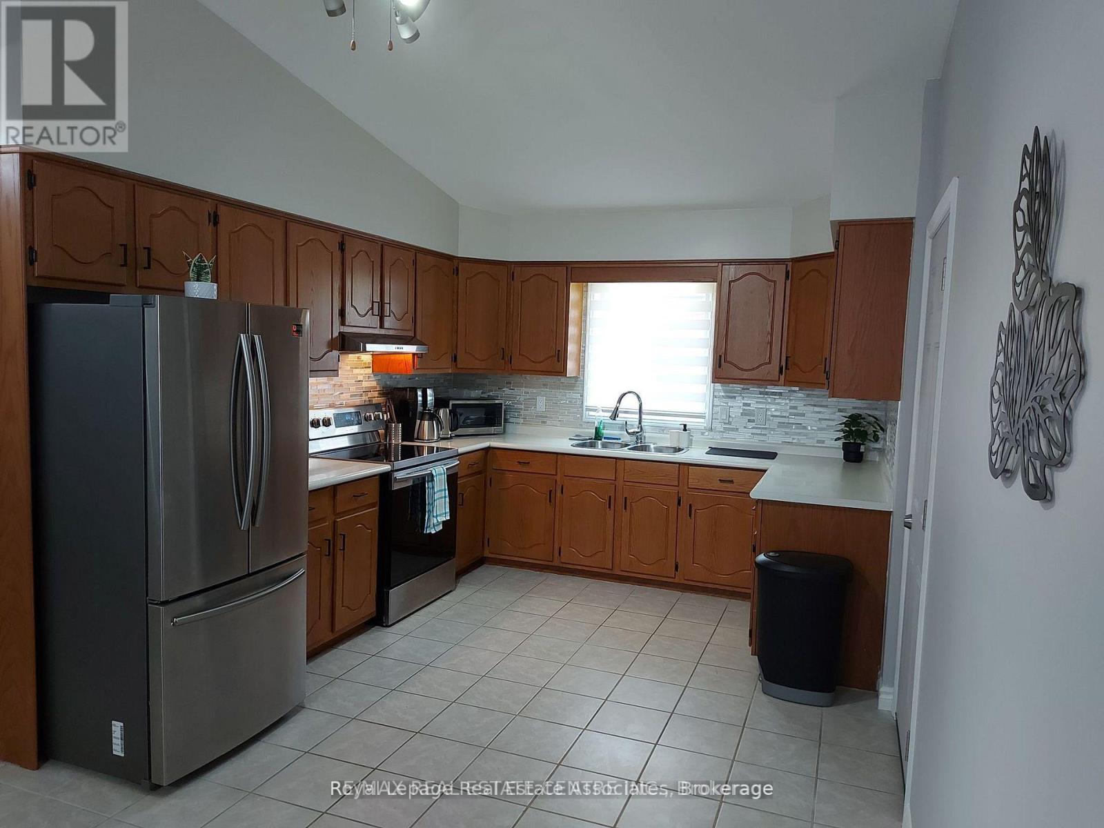 31 Josselyn Drive, London South, Ontario  N6E 3V7 - Photo 2 - X13022046