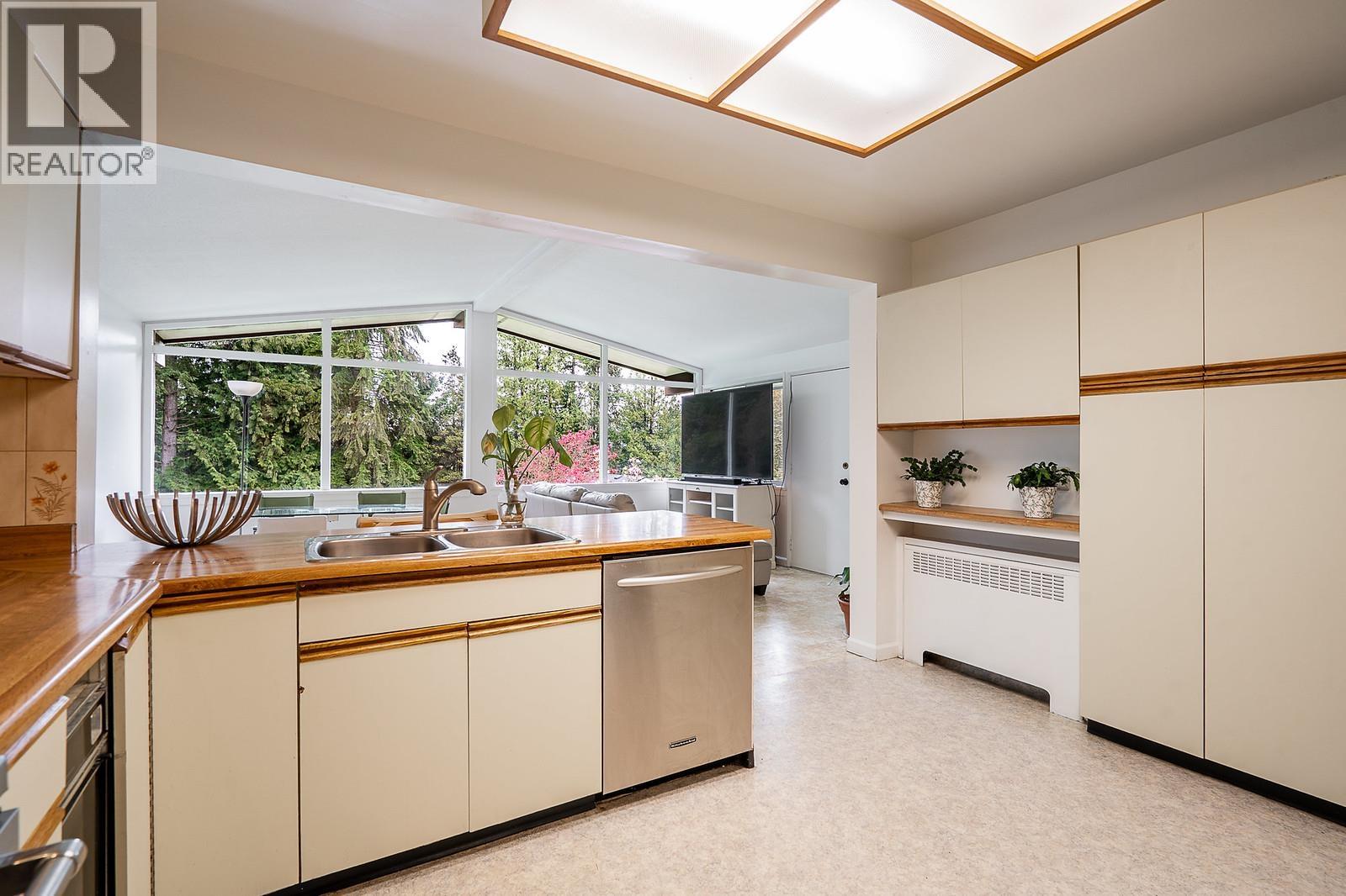 1440 Mountain Highway, North Vancouver, British Columbia  V7J 2M3 - Photo 15 - R3113463