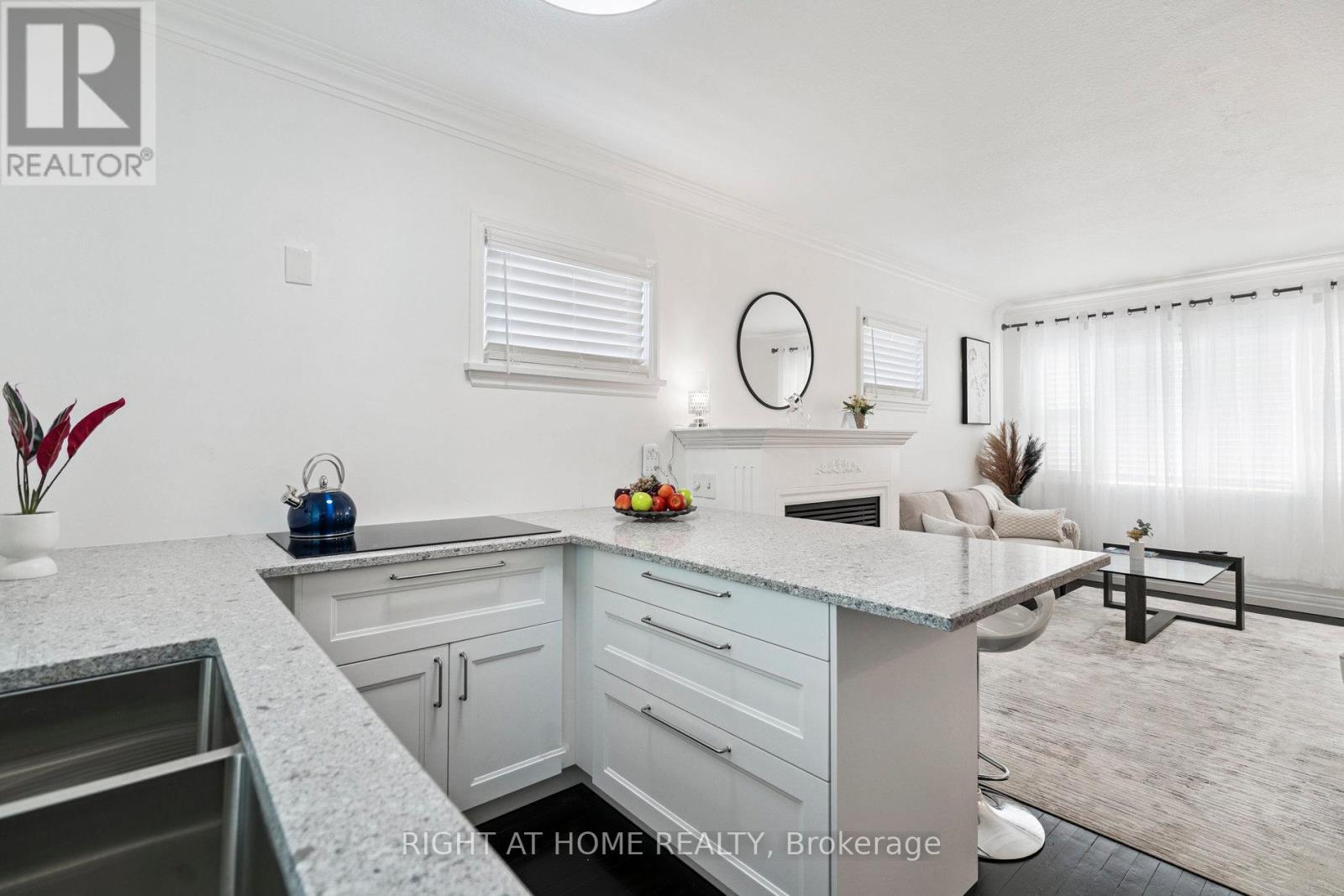 105 Glenridge Avenue, St. Catharines, Ontario  L2R 4X5 - Photo 7 - X13022192