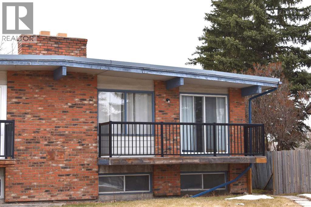 6348 Bowmont Crescent NW, Calgary, Alberta  T3B 2H4 - Photo 4 - A2301029