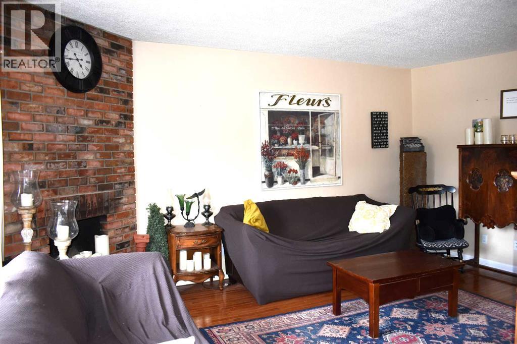 6348 Bowmont Crescent NW, Calgary, Alberta  T3B 2H4 - Photo 12 - A2301029