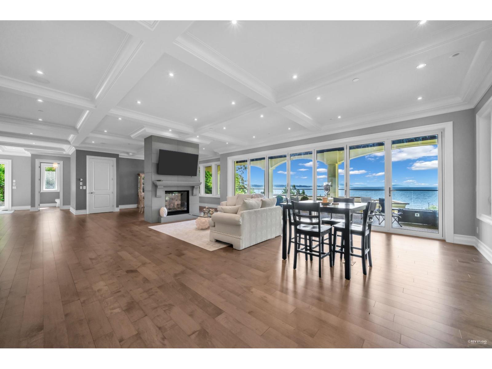 1349 Anderson Street, White Rock, British Columbia  V4B 3P4 - Photo 3 - R3113646